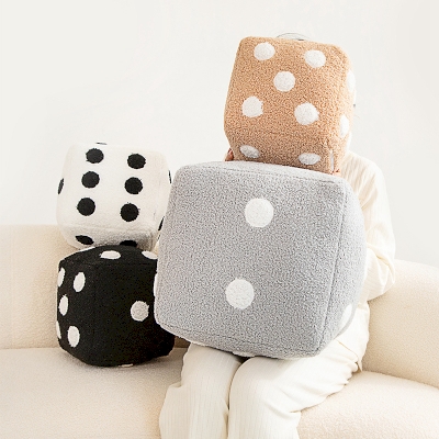 Coussins en Forme de Dés Confort et Jeu Réunis