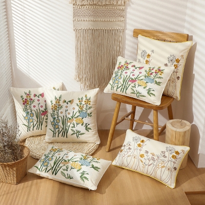 Coussin Broderie Florale Botanique