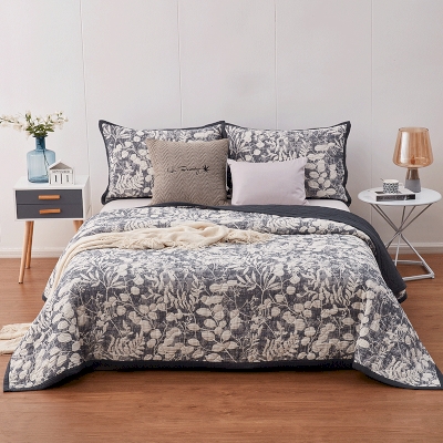 Couvre-lit Matelassé en Coton Gris avec Motif Végétal Jacquard