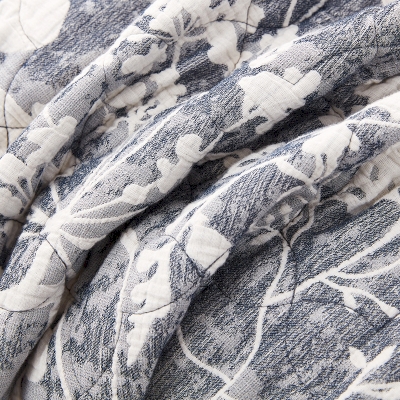 Couvre-lit Matelassé en Coton Gris avec Motif Végétal Jacquard