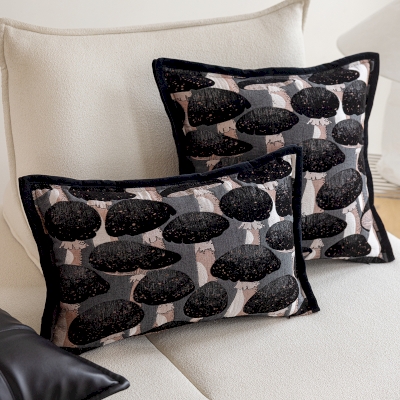 Coussin Nero, Jacquard à Motif Champignons et Passepoil Noir