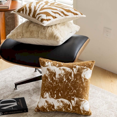Coussins SAFARI, Motifs Zèbre et Chevaux en Jacquard de Chenille, Uni Fourrure de Lapin Rex, Style Naturel et Élégant, 45 x 45 cm