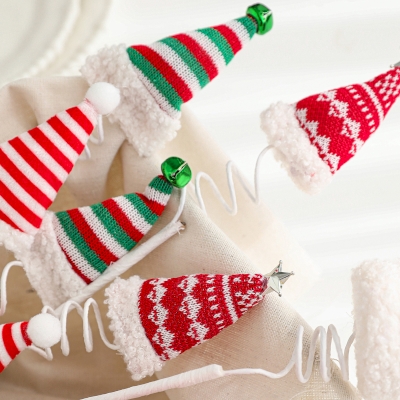 Lot de 4 Décorations à Piquer, Chapeaux de Noël sur Tige à Ressort, Rouge et Vert