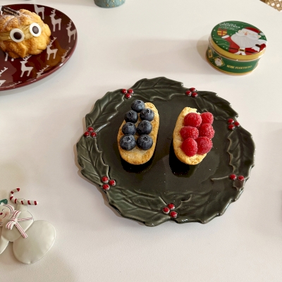 Holly Christmas Plate, Dark Green Foliage and Red Berries in Relief