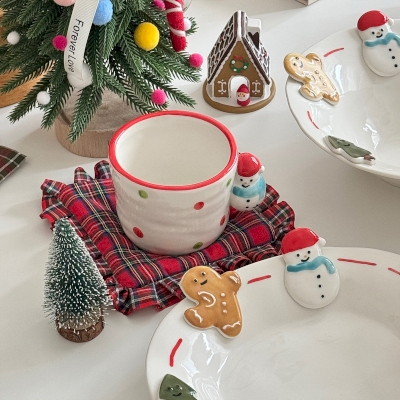 NOËLINO Christmas Dinnerware Set, 4 Pieces in Handmade Glazed Ceramic