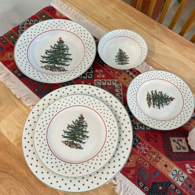 NOËLVERA Dinnerware Set, Fir Tree and Green Polka Dot Pattern, 5 Pieces in Ceramic