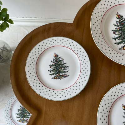 NOËLVERA Dinnerware Set, Fir Tree and Green Polka Dot Pattern, 5 Pieces in Ceramic