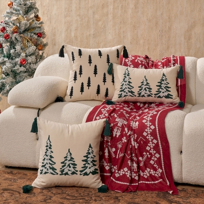 Coussin de Noël FÔRETINE, Motif Sapins en Broderie Touffetée, Housse Coton-Lin à Pompons