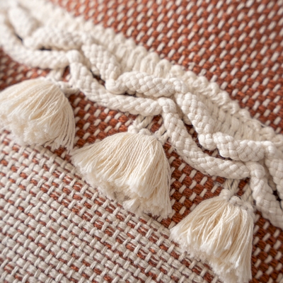 Housse de Coussin ARAWEN, Tissu Jacquard Teint en Fils, Motif de Rayures Entrelacées, Finition Tressée à Pompons