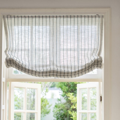 Store Bateau Sur Mesure CLARTÉ, Tissu Aspect Lin, Rayures Fines Verticales Bleutées