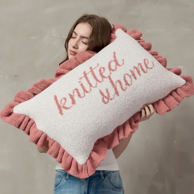 Coussin ESMÉE, Tricot Jacquard Texturé, Motif Chiot Westie, Finition Volantée