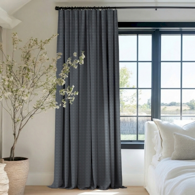 Rideau Sur Mesure AURENCE, Velours Sculpté Déperlant, Motif Quadrilobé en Relief