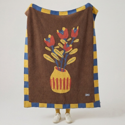 TALVIA Throw, Soft Jacquard Knit, Graphic Artistic Floral Pattern, Retro Checkered Border, 130 × 160 cm