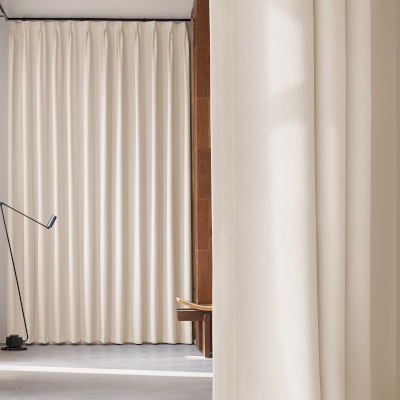 Tenda su misura NELIO, tessuto liscio, effetto lino delicato e micro-texture intrecciata