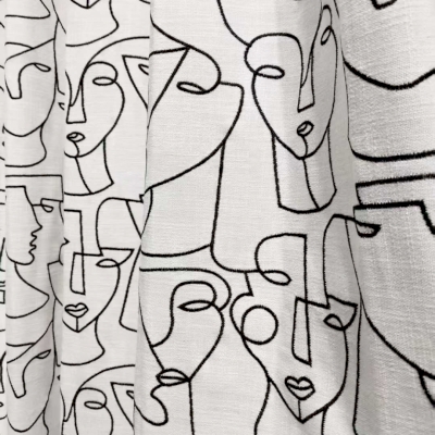 Rideau Sur Mesure LUCERIA, Tissu Brodé Aspect Coton-Lin, Motif Visages Graphiques Noir et Écru