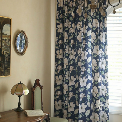 Tenda su misura SOLVIKA, in tessuto di cotone e poliestere stampato, con motivo gardenia vintage.